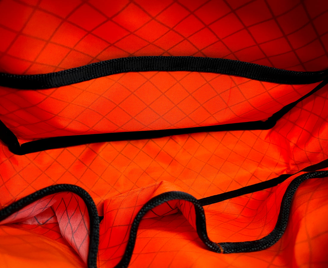Insidious Jr. Sling Inverted Dyneema® x Blaze Orange X-Pac™ interior / Last 1